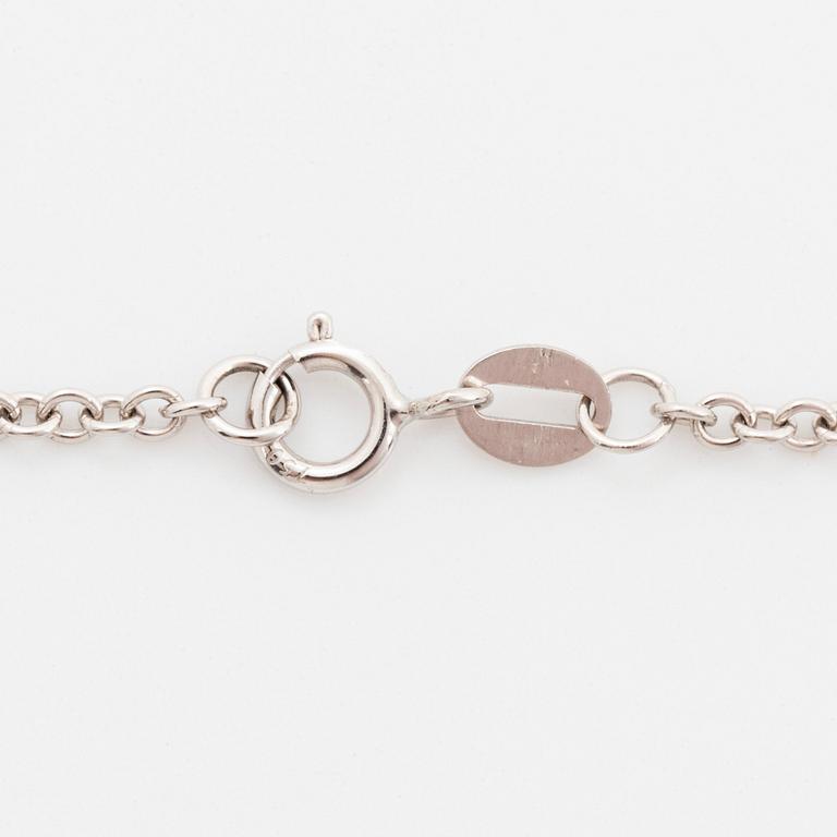 Collier 18K vitguld med markisformade briljantslipade diamanter.