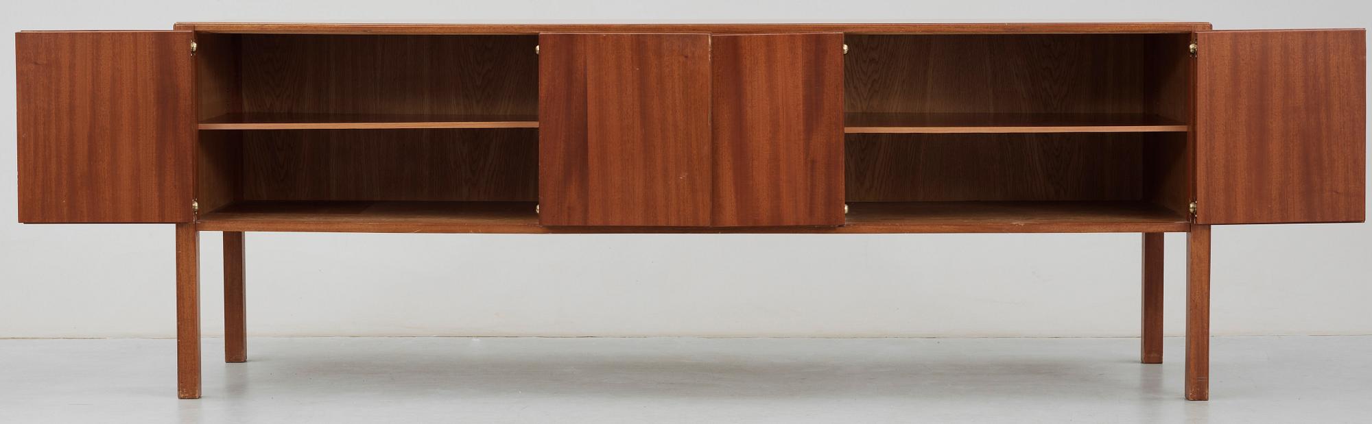 SIDEBOARD, Josef Frank,  Firma Svenskt Tenn, modell 1015.