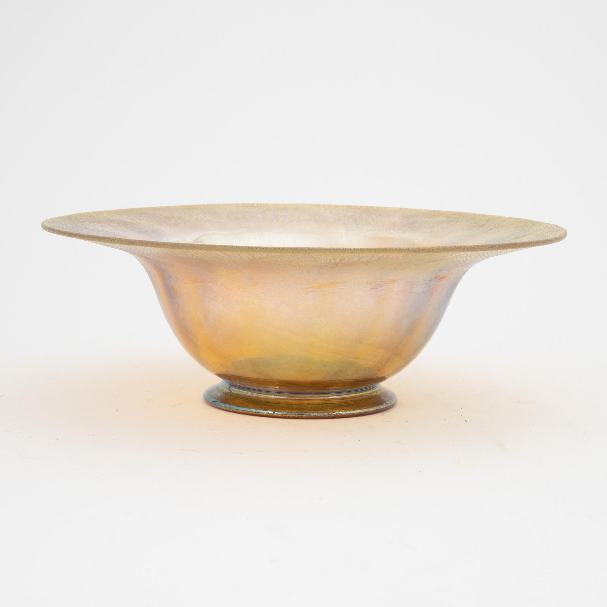 Louis Comfort Tiffany, a 'Favrile' glass bowl, Art Nouveau, USA circa 1900.