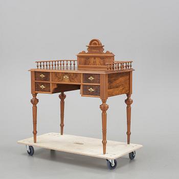 SKRIVBORD, nyrenässans, sent 1800-tal.