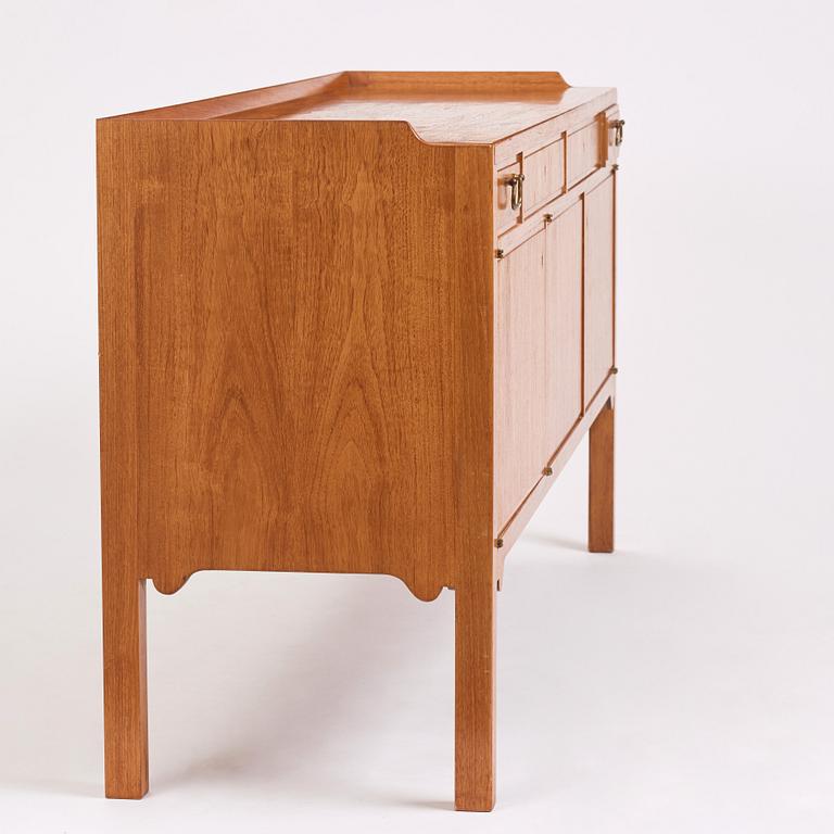 Axel Bäck, a Swedish Modern mahogany veneered sideboard, Eksjö Möbelfabrik, Sweden 1950, signed.