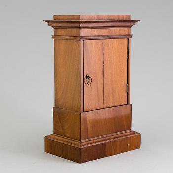 A French Empire mahogany mantle clock by Alexandre à Paris, first half of the 19th Century.