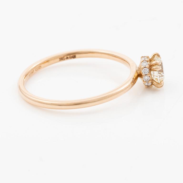 Ring 14K guld med briljantslipade diamanter.