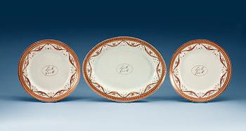 A set of two enamelled dinner plates and a dish, Qing dynasty, Jiaqing (1796-1820).