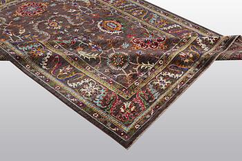 A carpet Zeigler design, ca 305 x 208 cm.
