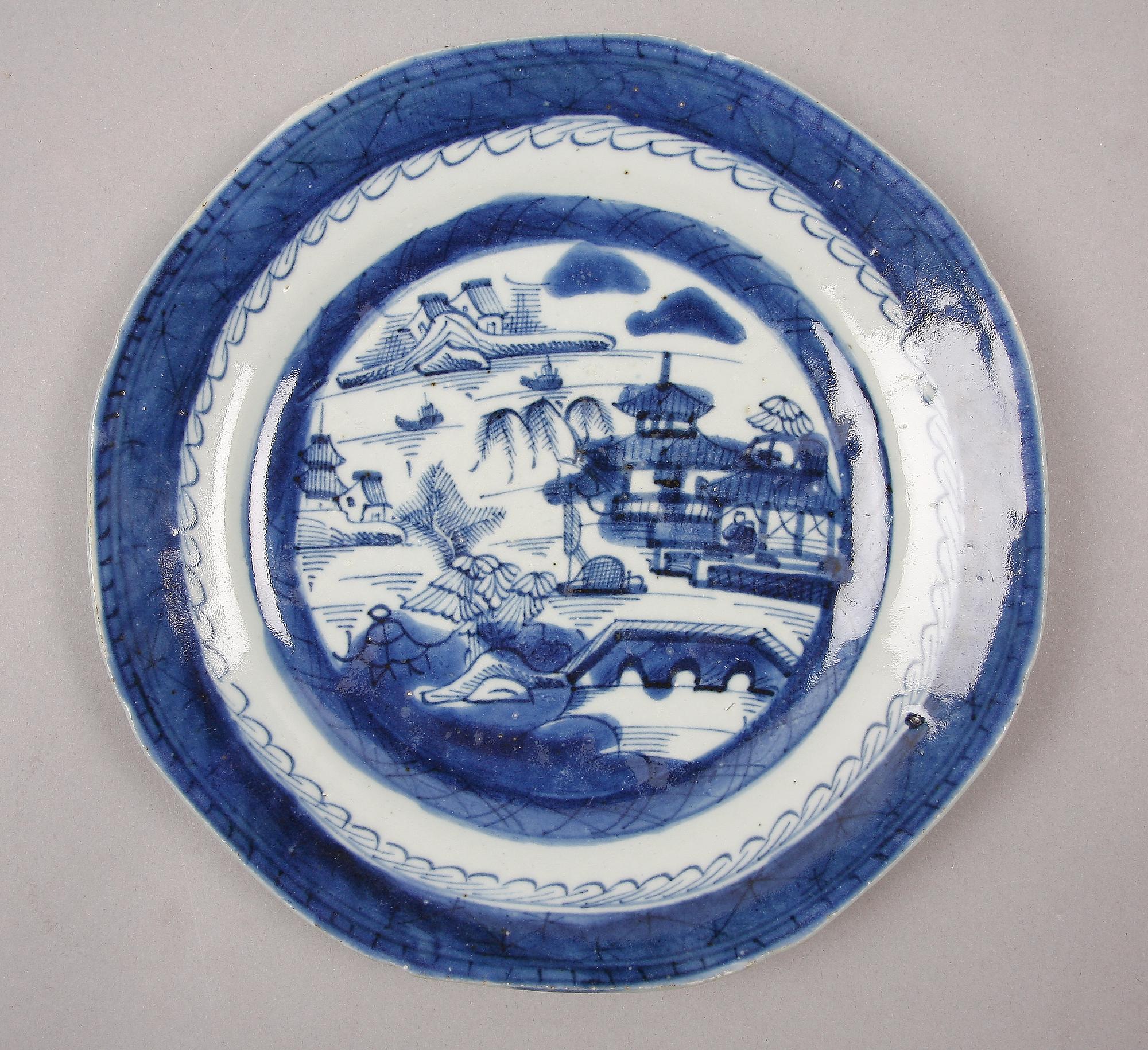 TALLRIKAR, 12 st samt ASSIETTER, 4 st, porslin, Kina, 1700-1800-tal.