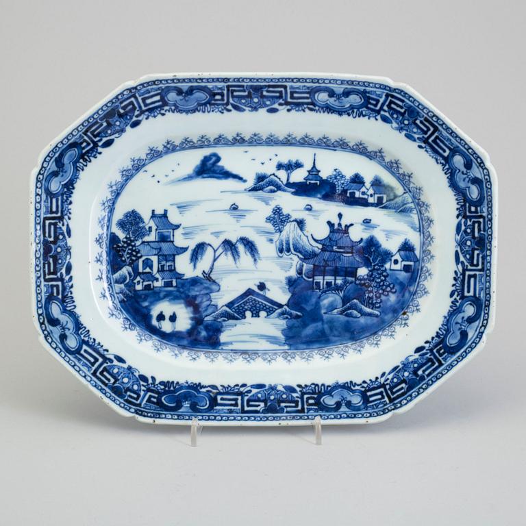 STEKFAT, kompaniporslin. Qingdynastin, Qianlong (1736-95).