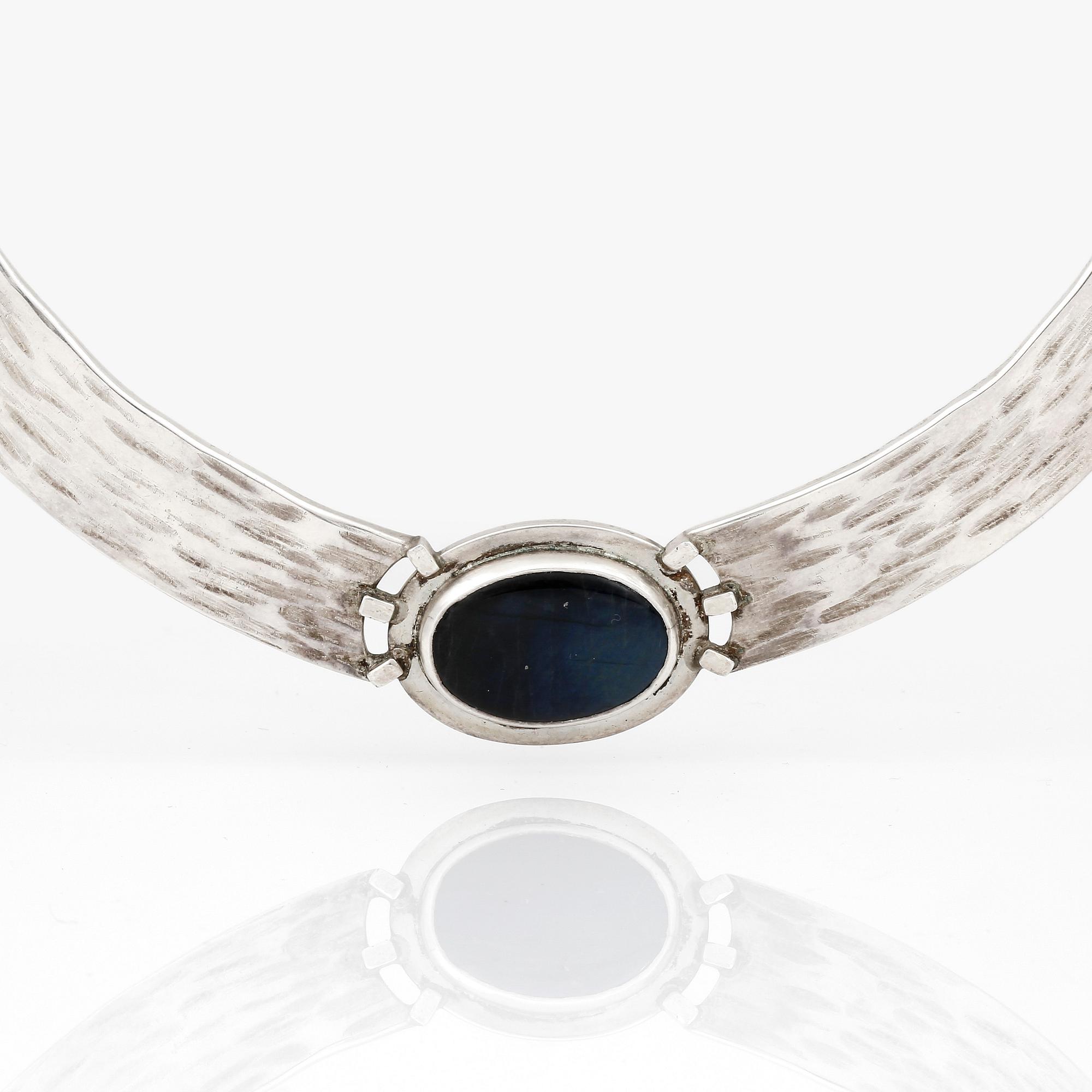 COLLIER, med cabochonslipad spektrolit, Stockholm, Sverige, 1900-talets andra hälft.