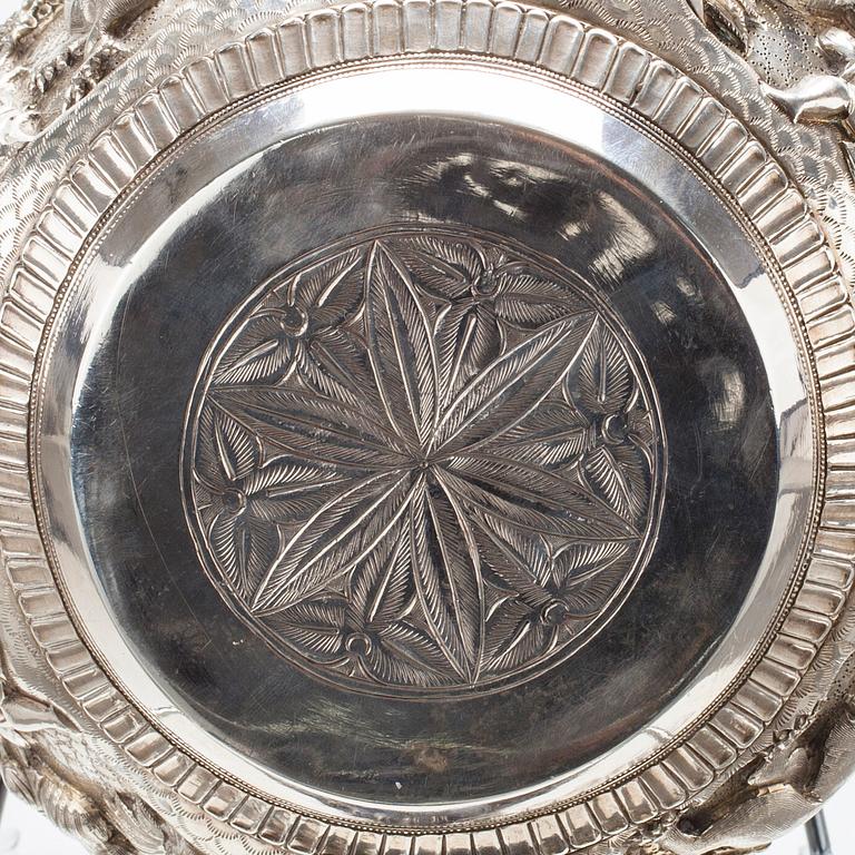 SKÅL, ostämplad silver, troligen Indien 1900-tal. Tot. vikt ca 613,9 cm.