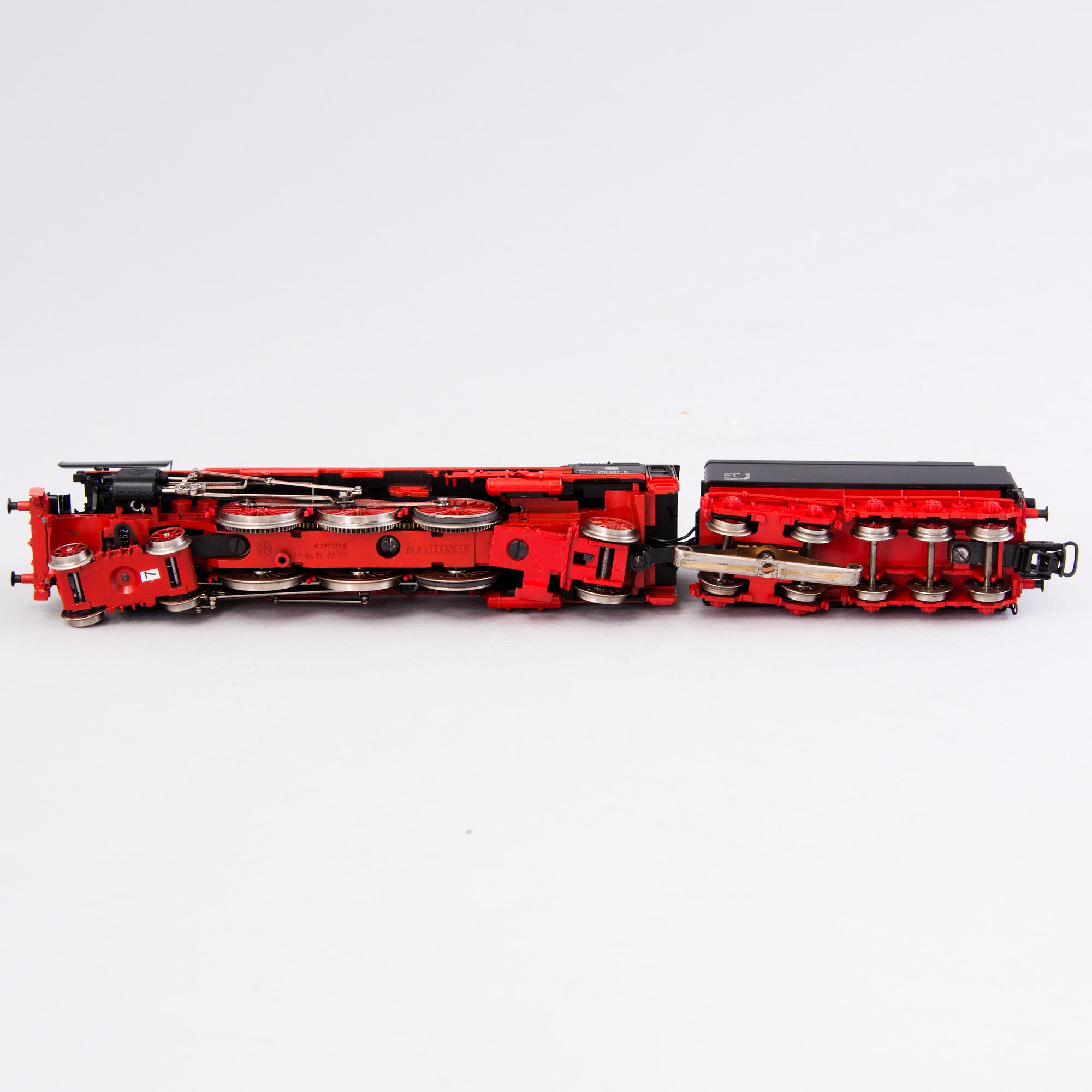 MÄRKLIN, sähkövetureita, 2 kpl ja vaunu, Saksa.
