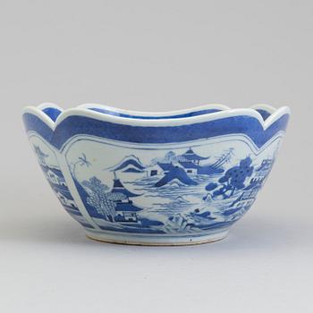 A Chinese blue and white porcelain bowl, Qing dynasty, Jiaqing, 18th century.