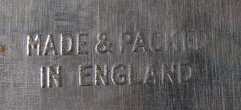 PLÅTBURKAR 5 st samt SKYLT. 1900-tal.