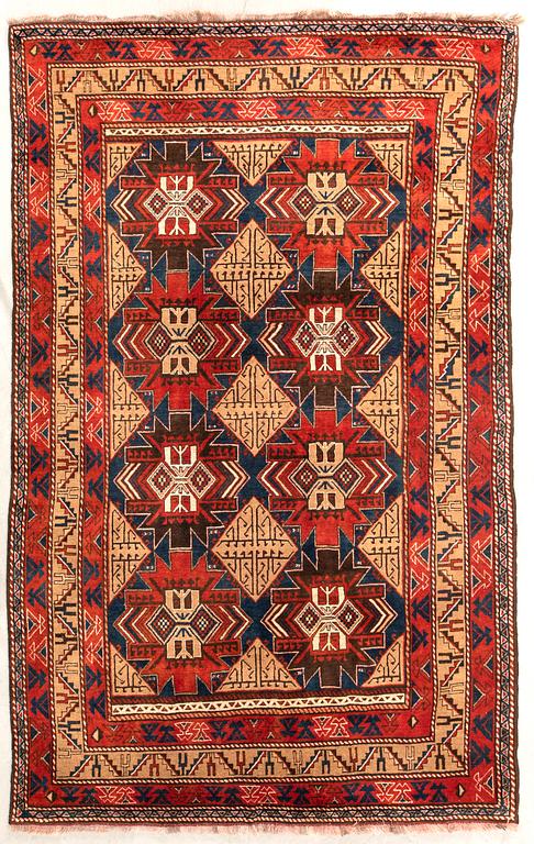 Carpet Oriental semi-antique approx. 298x210 cm.