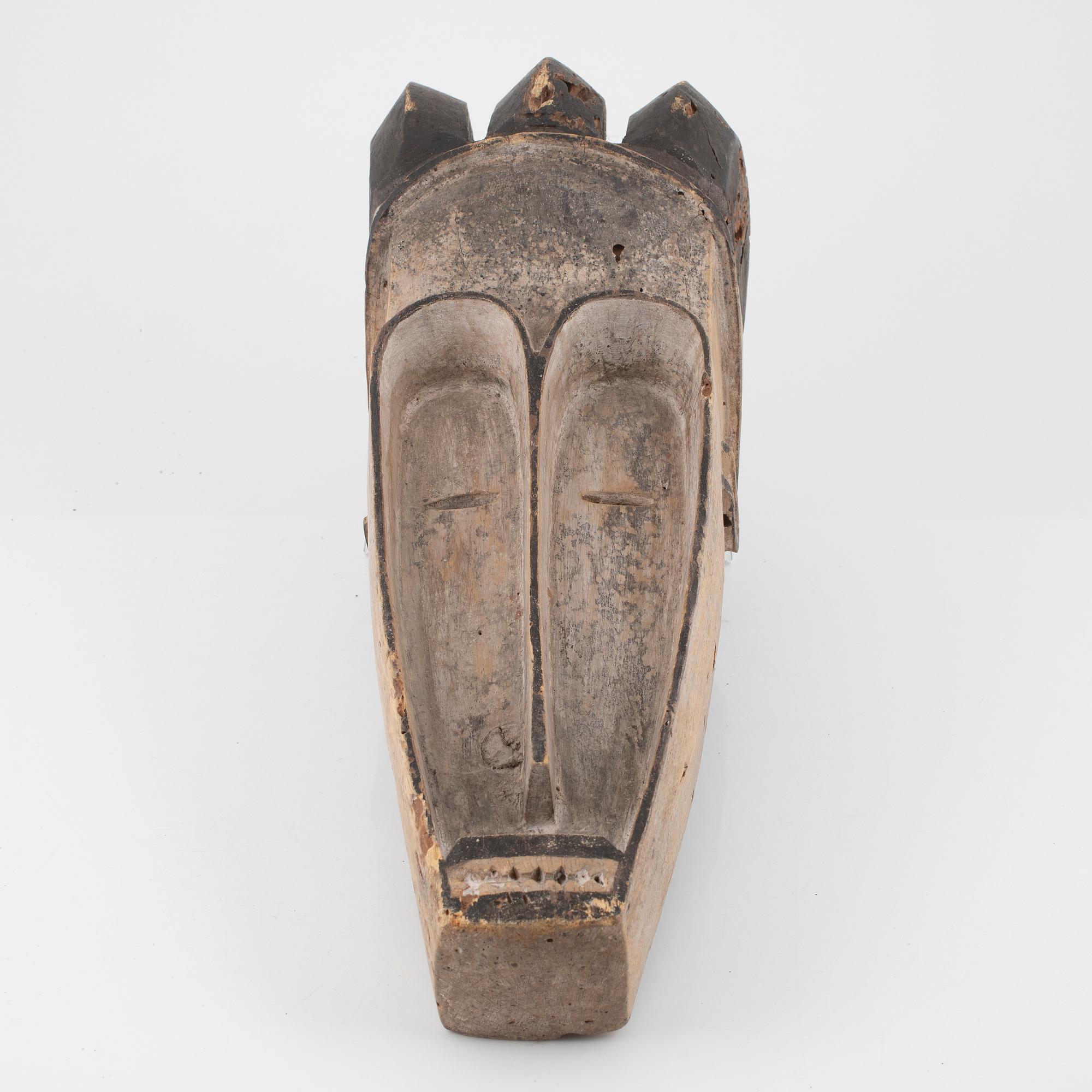 Masker, 3 st, enligt uppgift Fang, Gabon samt BWA, Burkina Faso, 1900-talets andra hälft.