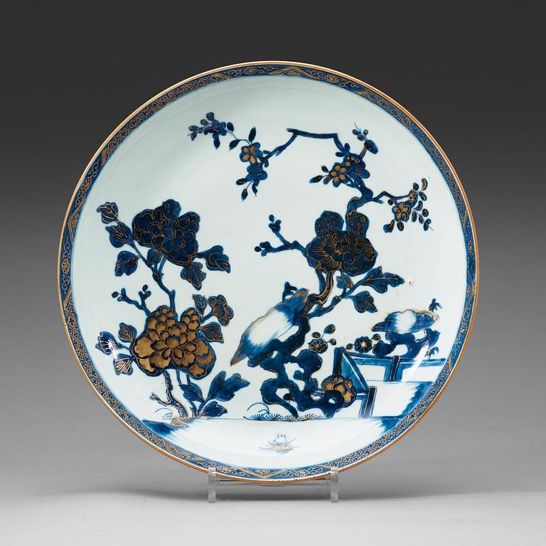 A large blue and white dish, Qing dynasty, Qianlong (1736-95).