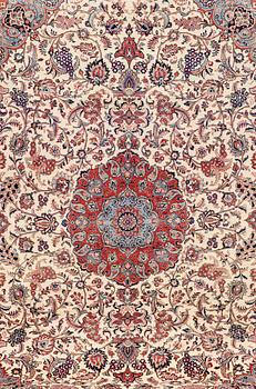 A CARPET FROM SAROUK 315 x 217 cm.