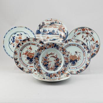 A group of 7 imari dishes, Qing dynasty, Qianlong (1736-95).