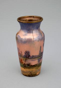 VAS, mässing och emalj, 1900-tal.