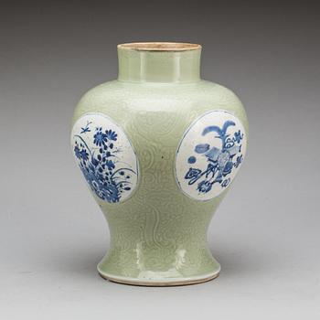 URNA, porslin, Kina, Qianlong (1736-95).