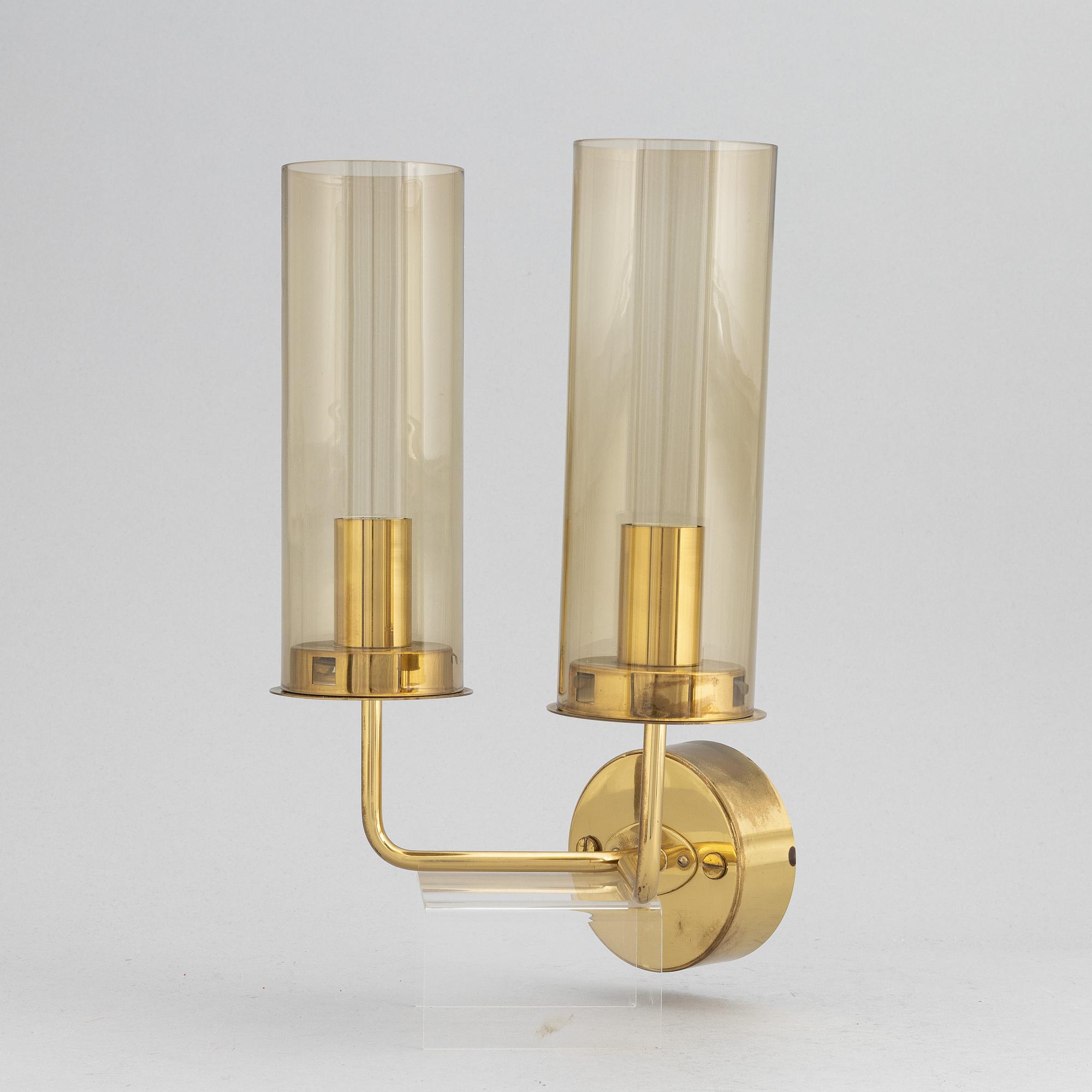 Hans-Agne Jakobsson, a modell 'V 189/2' brass and glass wall light from Markaryd.