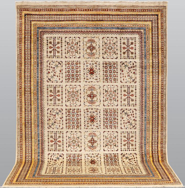 A carpet, Ziegler Design, approx. 253 x 172 cm.