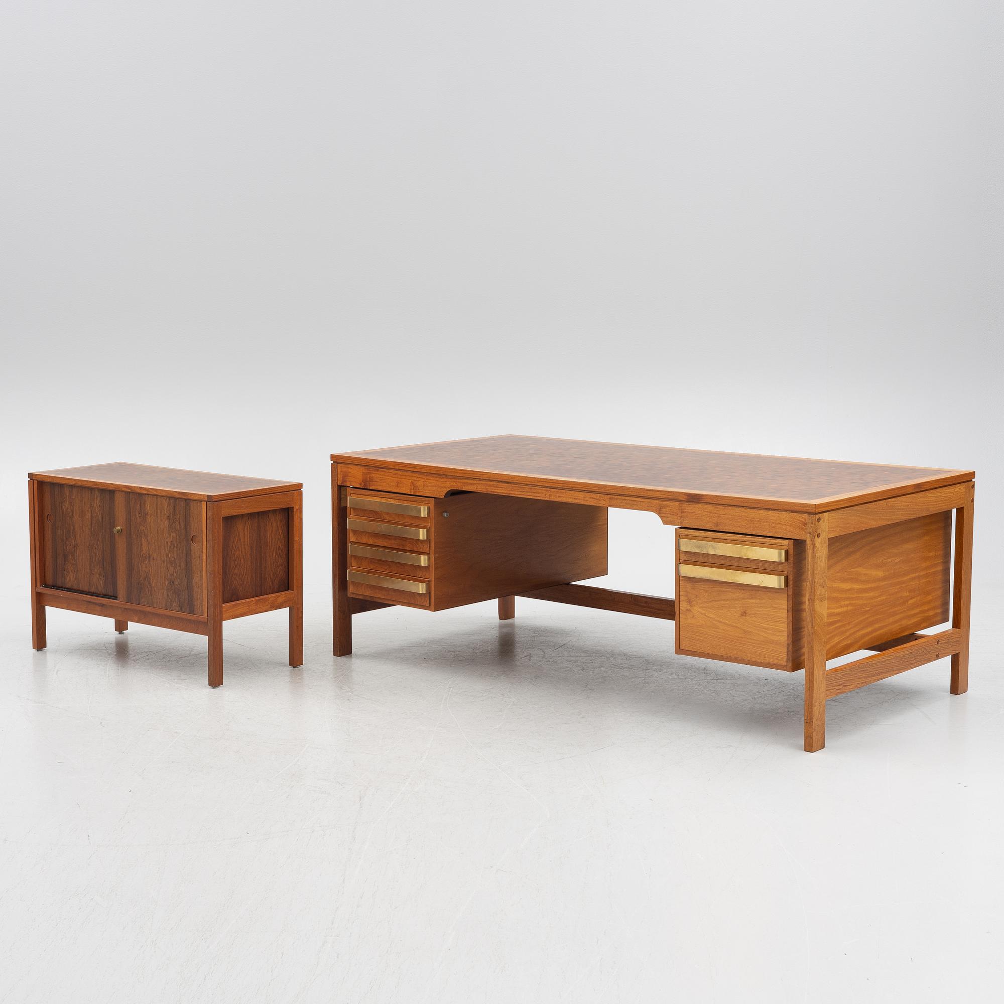 Gorm Christensen & Rolf Middelboe, skrivbord med sideboard, Tranekaer, Danmark, 1960-tal.