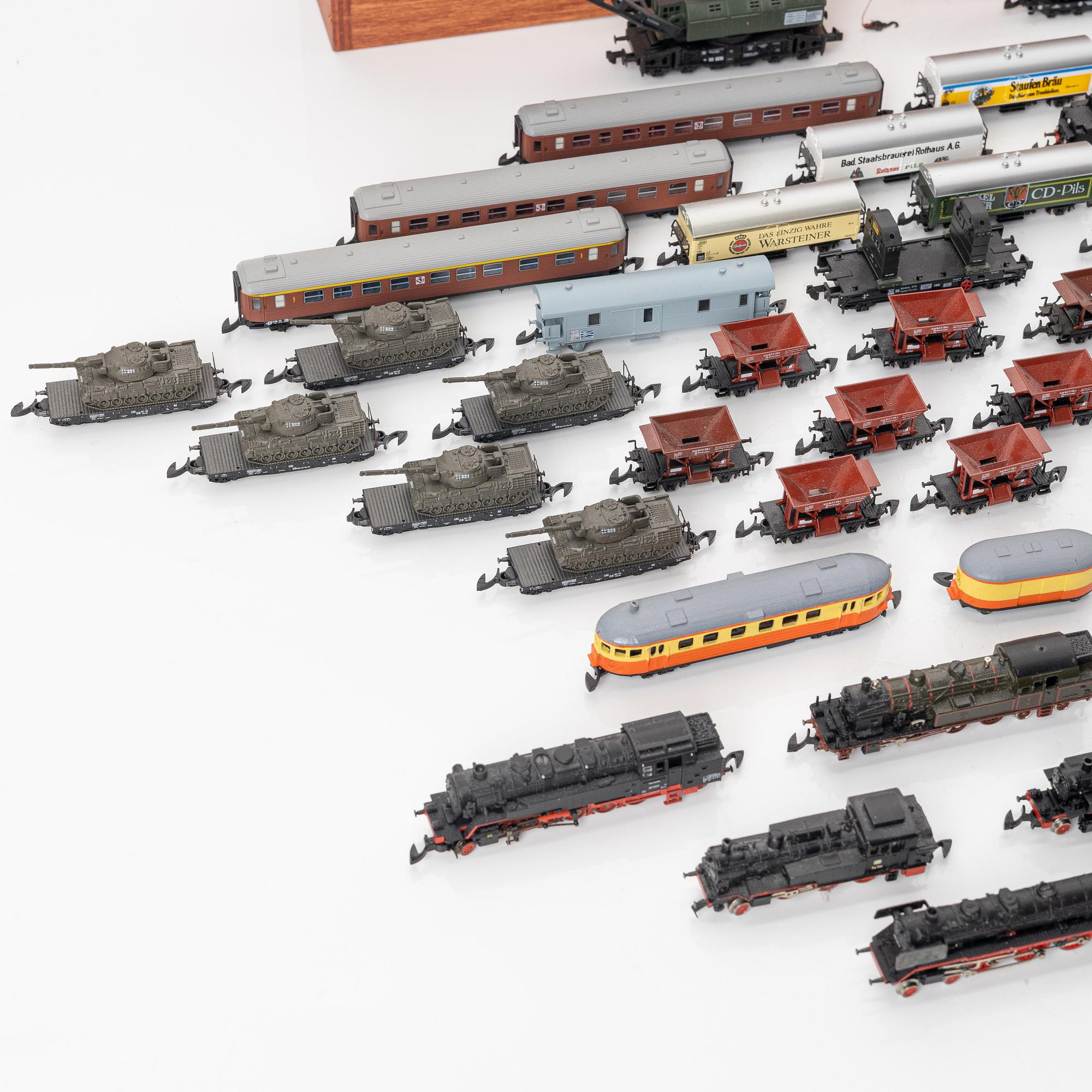 A collection of locomotives and carriages. Including Märklin, Z scale.