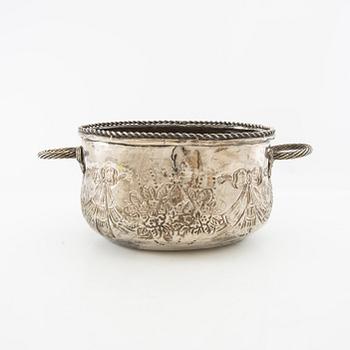 Ytterfoder/Skål Barock-stil nysilver 1900-talets första hälft.