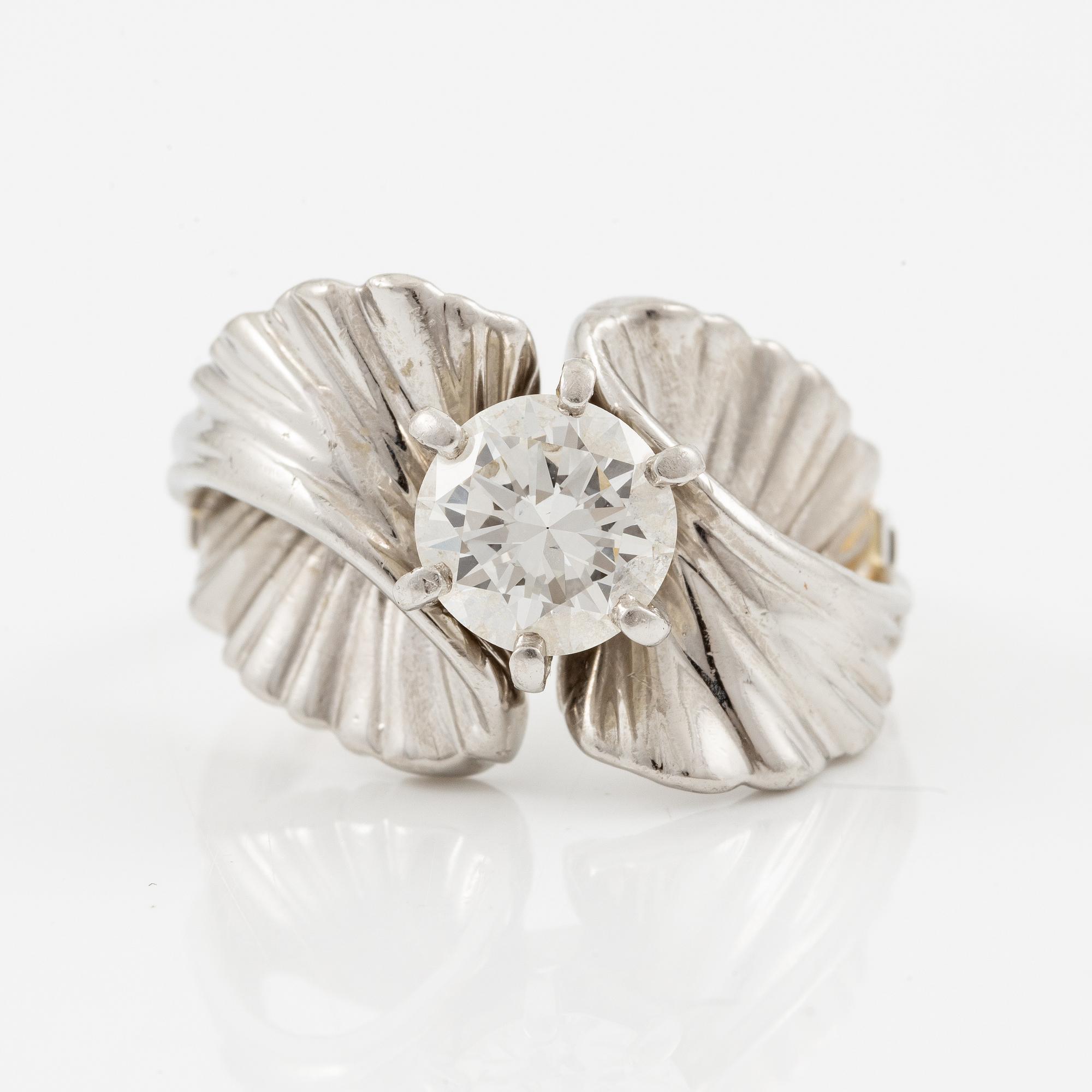 Ring, platinum with a brilliant-cut diamond approximately 1.50 ct.