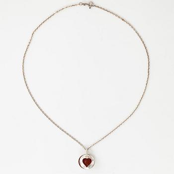 Elis Kauppi, A sterling silver necklace with a red carneol. Kupittaan kulta, Turku 1974.