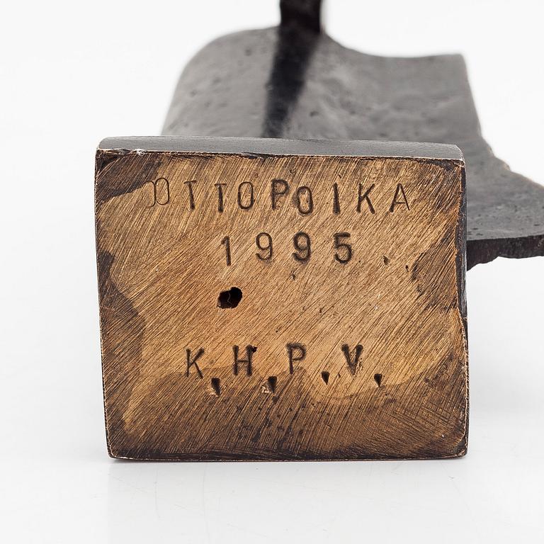 Kimmo Pyykkö, a bronze sculpture.