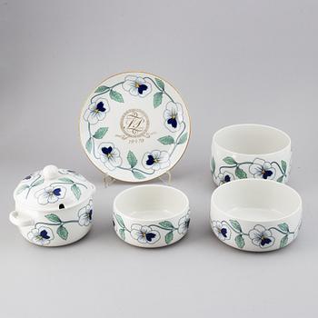Sylvia Leuchovius, a part 'Sylvia' porcelain coffee and dinner service, Rörstrand (102 pieces).