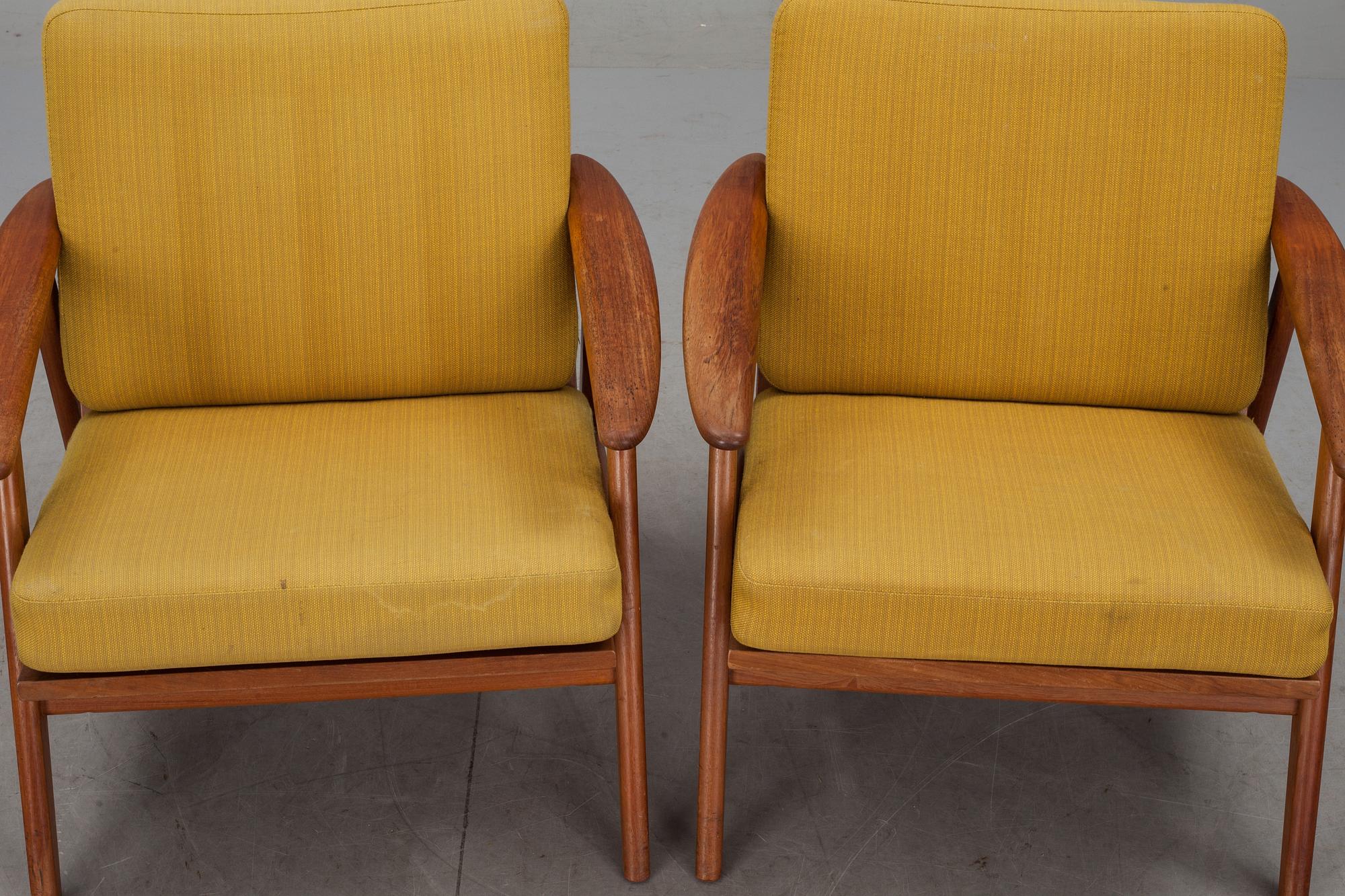 FÅTÖLJER, ett par, 1960-tal.