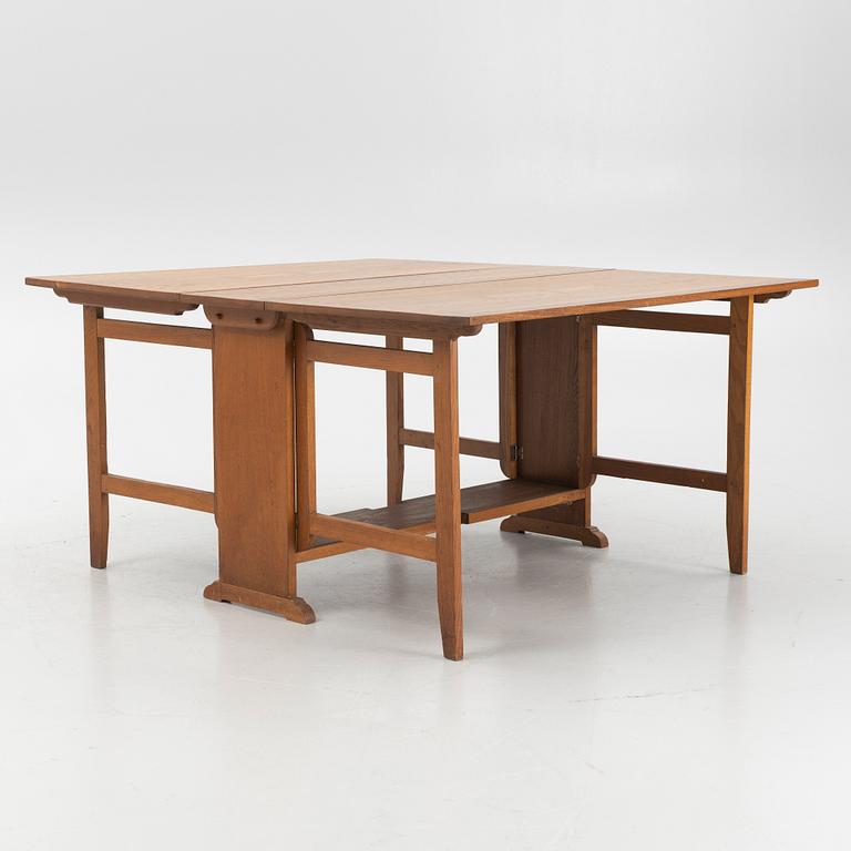 A gate-leg table, first half/mid 20th century.