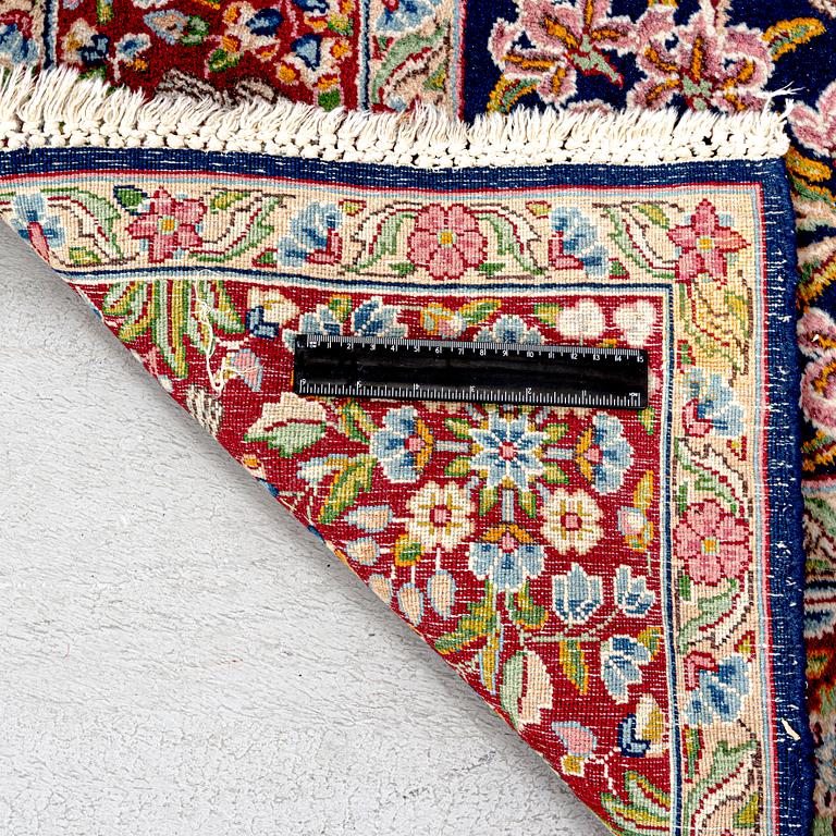 A semiantique Kerman carpet ca 242x150 cm.