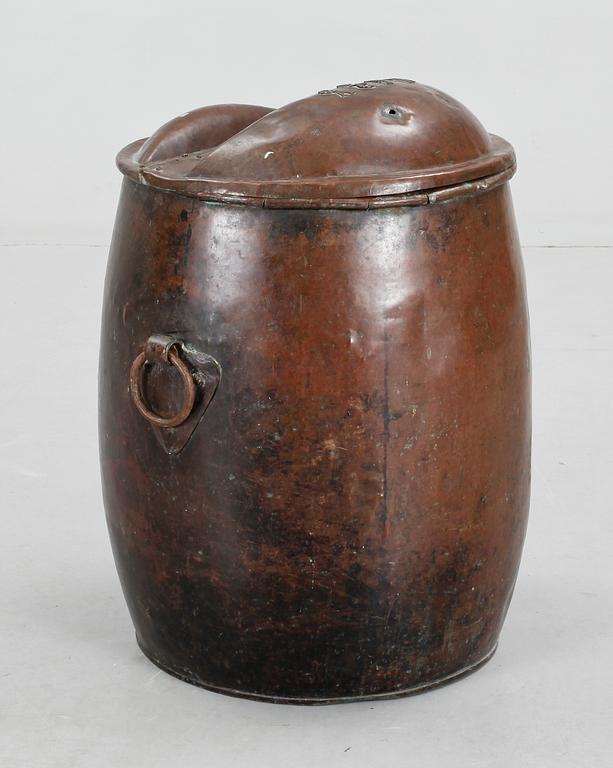 VATTENTUNNA, koppar, med monogram. 1800-tal.