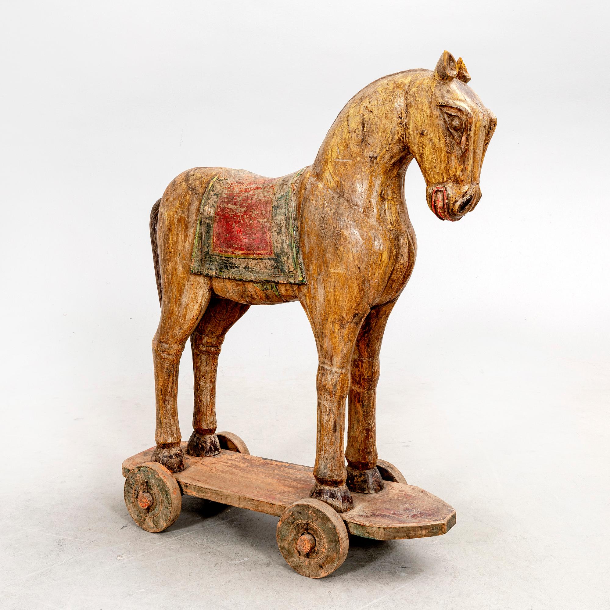 A decraotive sculpture India modern.