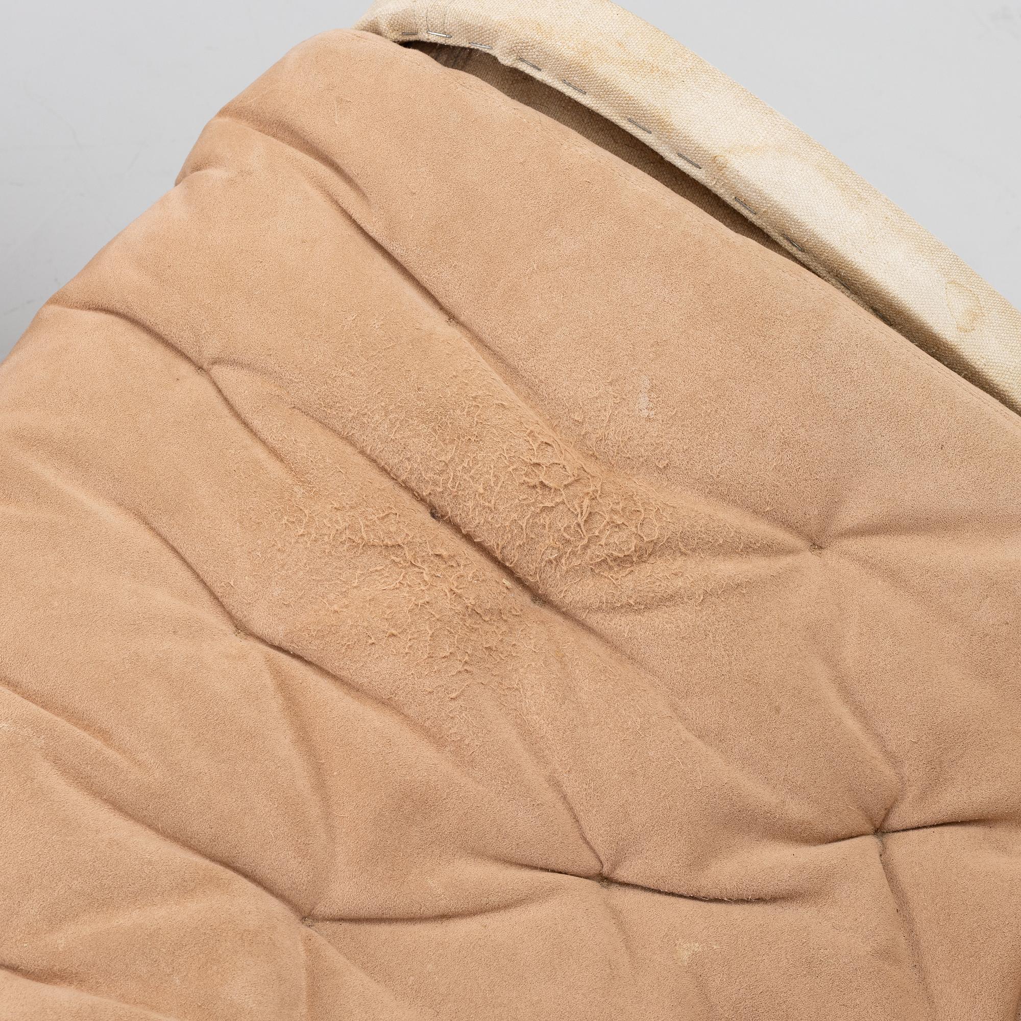 Bruno Mathsson, fåtöljer, ett par, med en fotpall, "Pernilla", DUX.