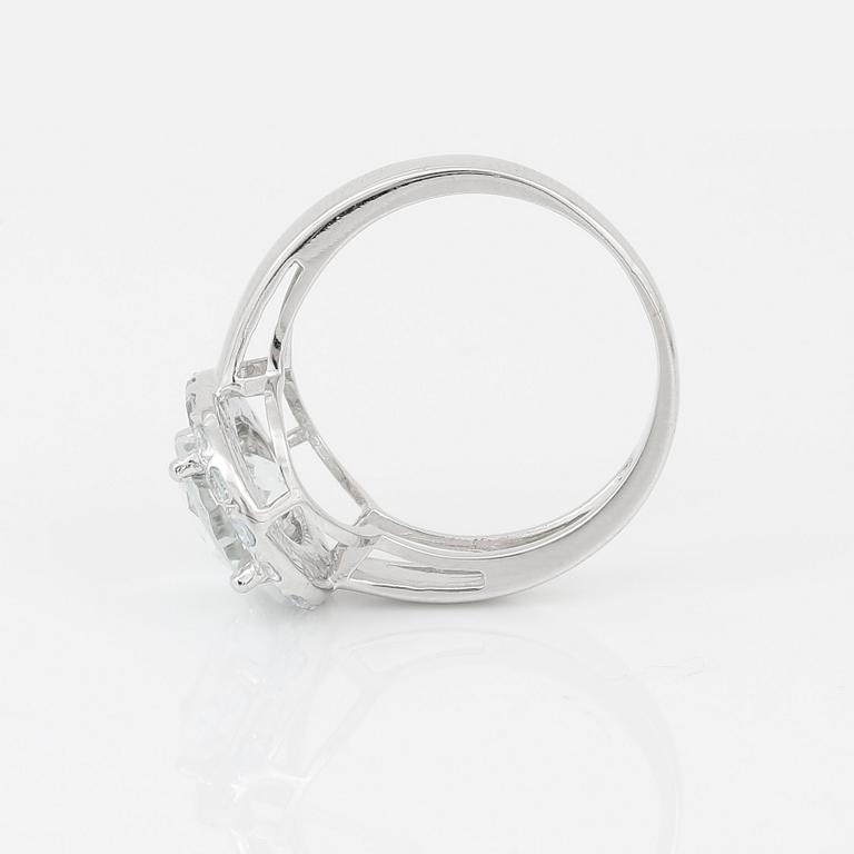 RING, 14K vitguld med ovalslipad goshenit, ca 2,09 ct. Vikt ca 4,62 g.