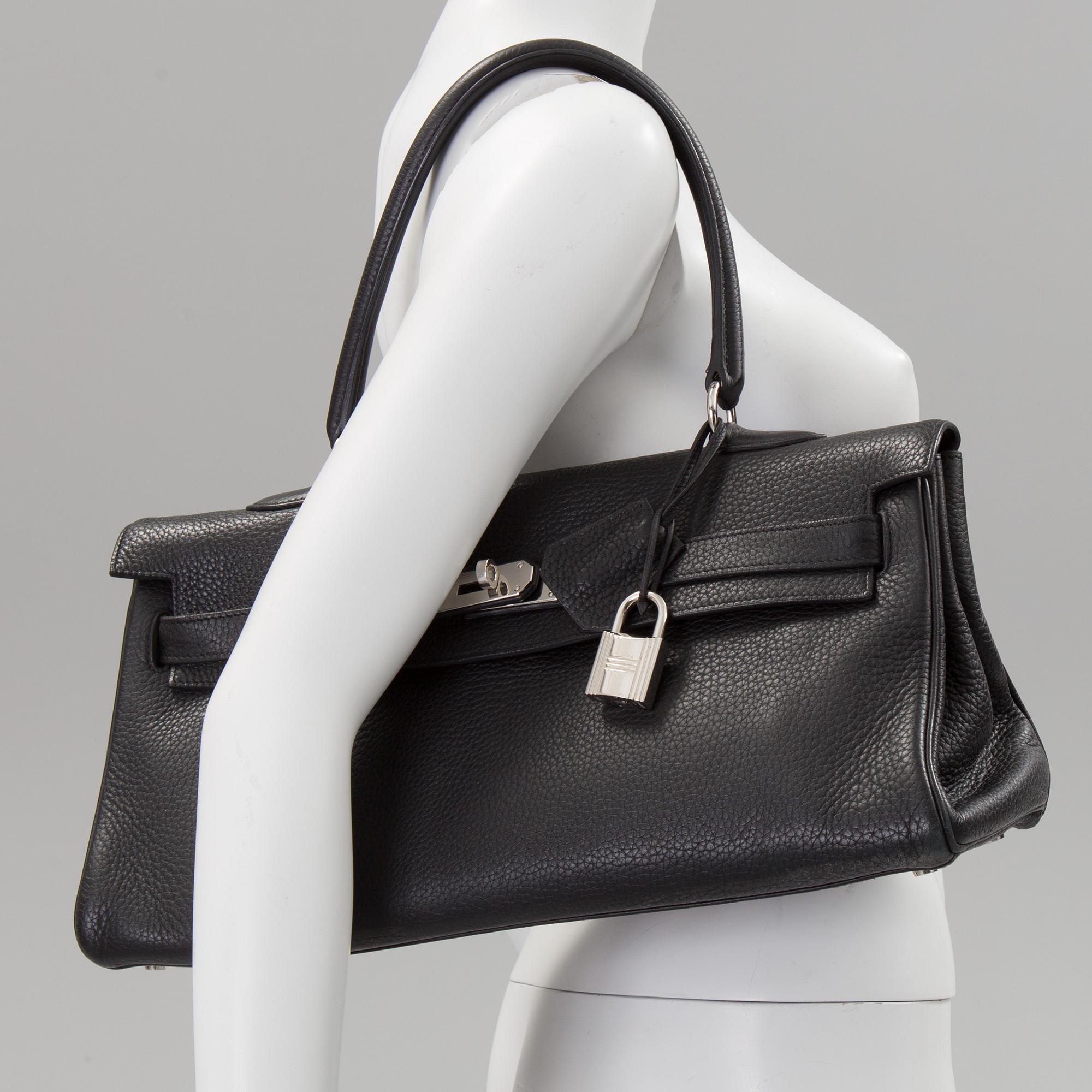 A black togo JPG Shoulder Kelly 42 by Hermes 2009. Bukowskis