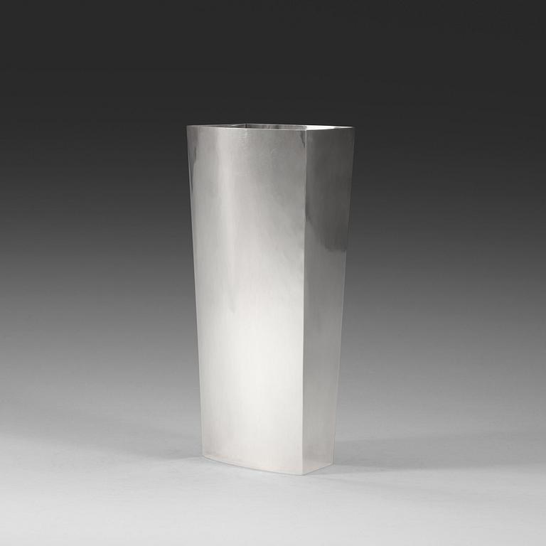 A Rey Urban sterling vase, Stockholm 1984.