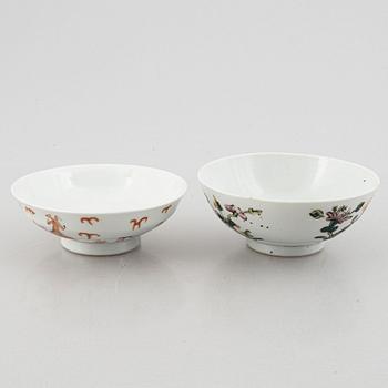 Four porcelain bowl and one cover, China, late Qing dynasty and 20th century.