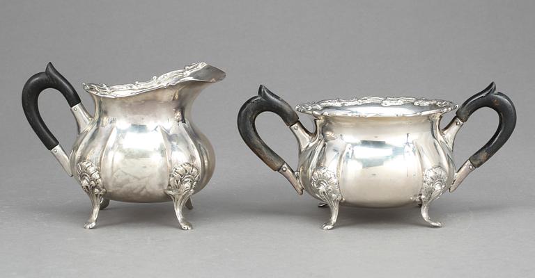 KAFFESERVIS, 3 delar, silver, rokokostil, Tyskland, svenska importstämplar, 1900-talets första hälft. Vikt ca 1205g.