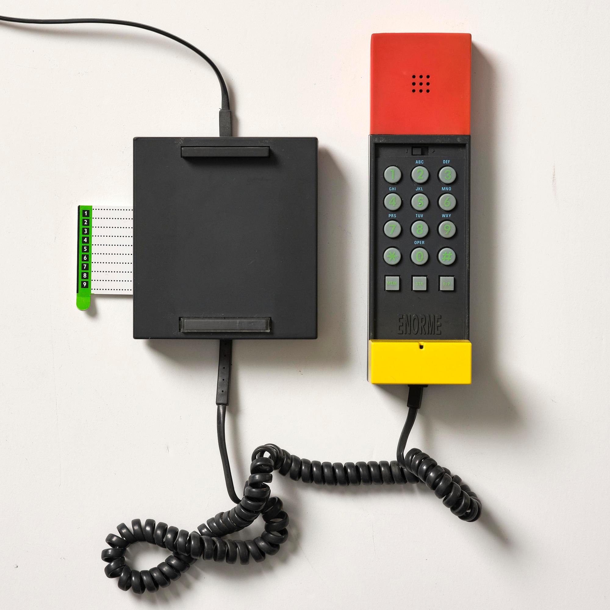 Ettore Sottsass, & David Kelley, telefon, "Enorme", Enorme Corporation, Italien, efter 1986.