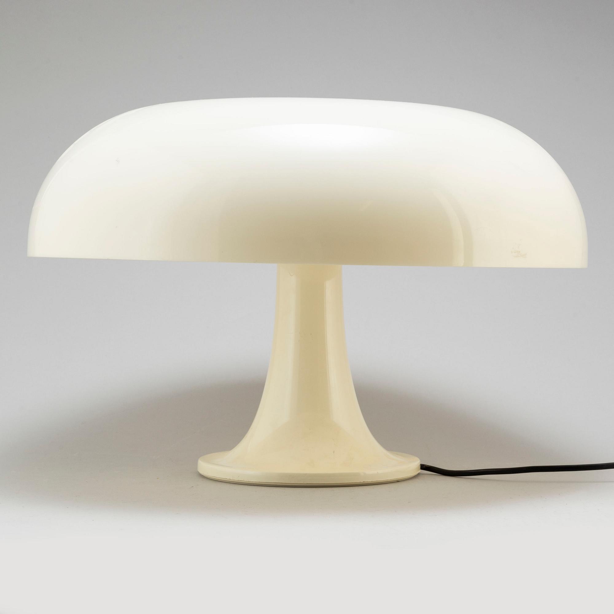 BORDSLAMPA, "Nesso", Gruppo Architetti Urbanisti "Città Nuova", Artemide, Italien. Formgiven under 1960-talet.