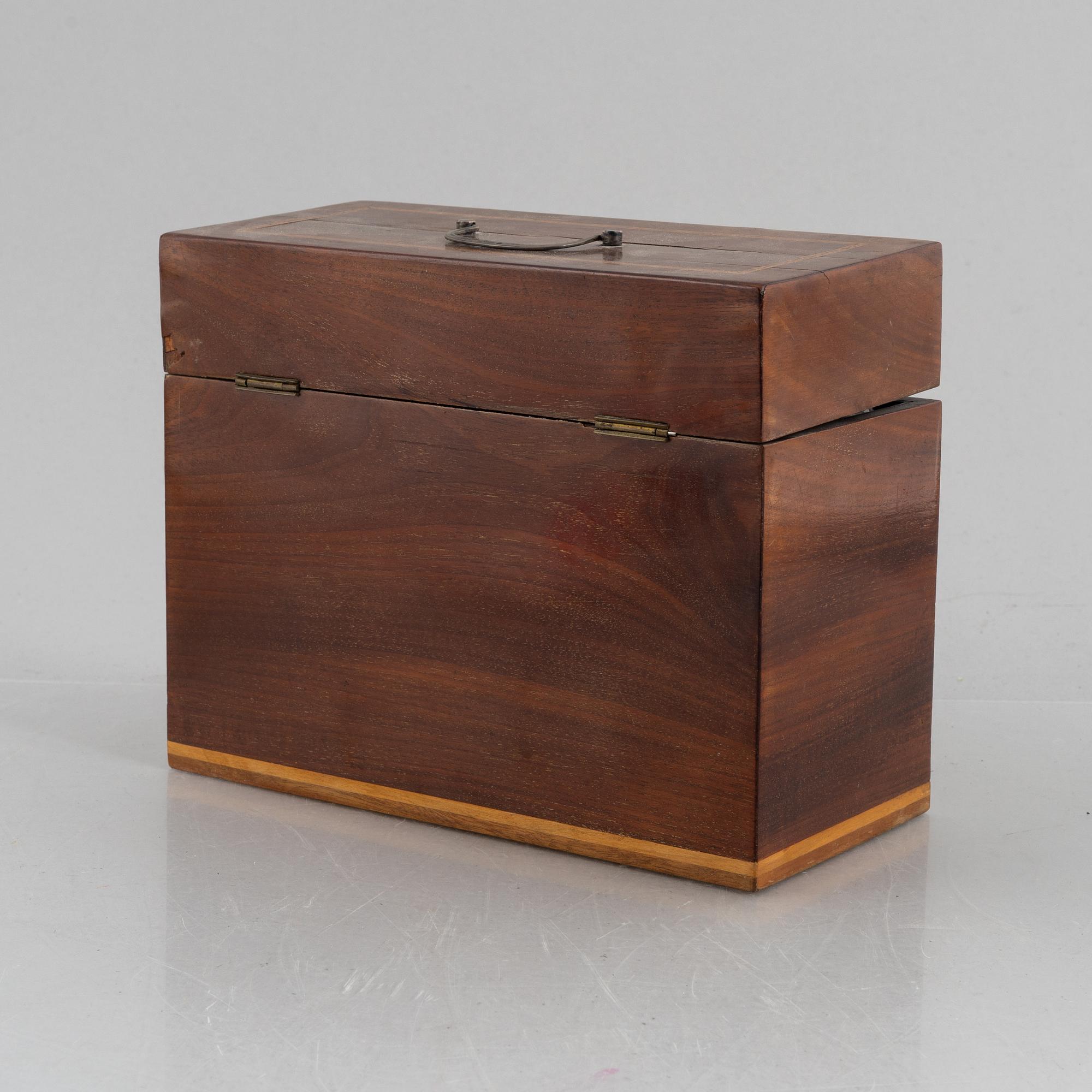 A wooden box with three glass flaska, first half of the 19th century.