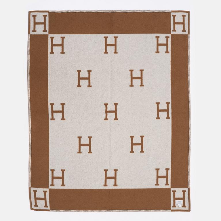 Hermès, a wool and cashmere mix 'Avalon' blanket.