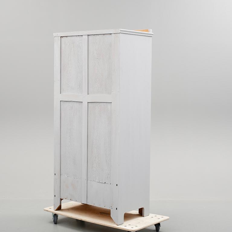 KLÄDSKÅP, 1900-talets början.