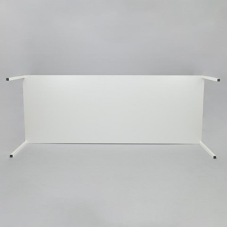 Piergiorgio och Michele Cazzaniga, bord, "Tense", MDF Italia, 2010-tal.