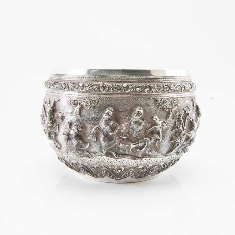 Skål, silver, 1900-talets första hälft. ostämplad märkt  Tillander (Helsingfors).